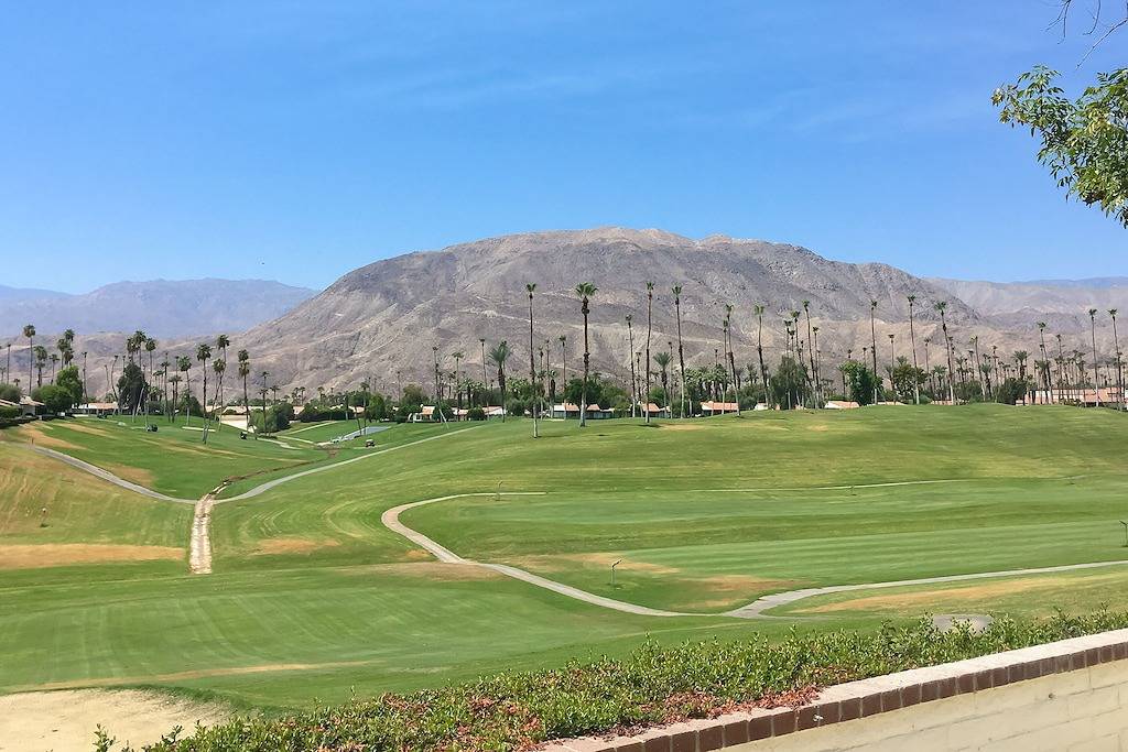 Ganze Wohnung, Golf Course Front Home with Shared Pool, Fast Wifi, Central Ac, and Washer/Dryer in Rancho Mirage, Coachella Valley