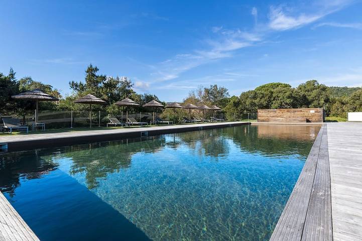 Appartement de vacances pour 4 personnes, avec piscine et jardin