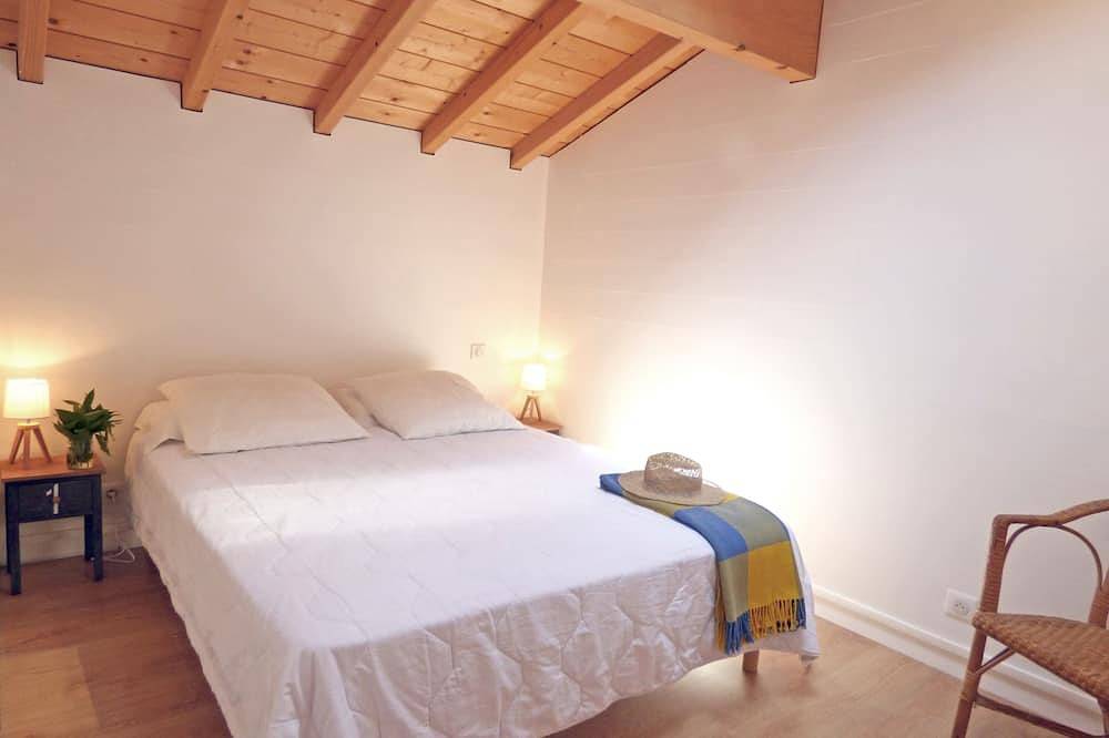 Entire apartment, Sunny garden apartment in a breathtaking location in Saint-Pée-sur-Nivelle, Bayonne region