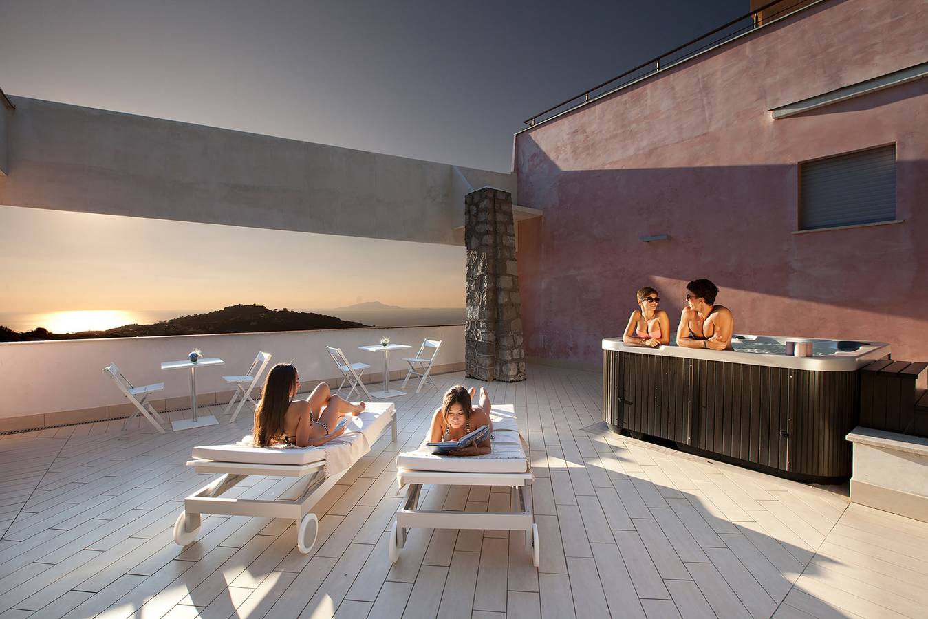Amore Rentals - Villa Daniela with Swimming pool, Wellness Area, Garden and Sea View in Sorrento, Naples Province