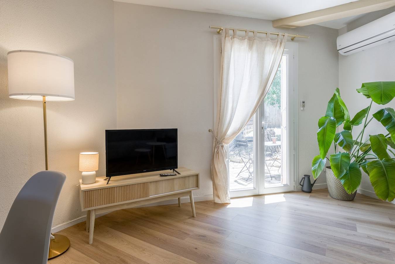 « Maison Santolina » avec terrasse privée, Wi-Fi et climatisation in Villeneuve-lès-Avignon, Région de Nîmes