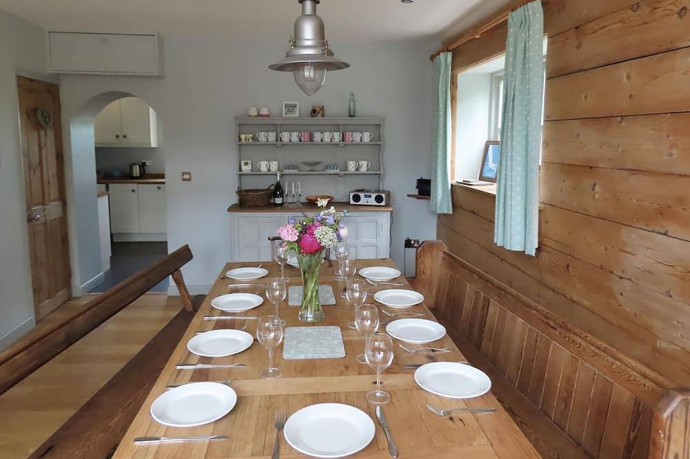 Large seaside cottage with spacious garden, in a quiet area close to beach. in Manorbier, Pembrokeshire