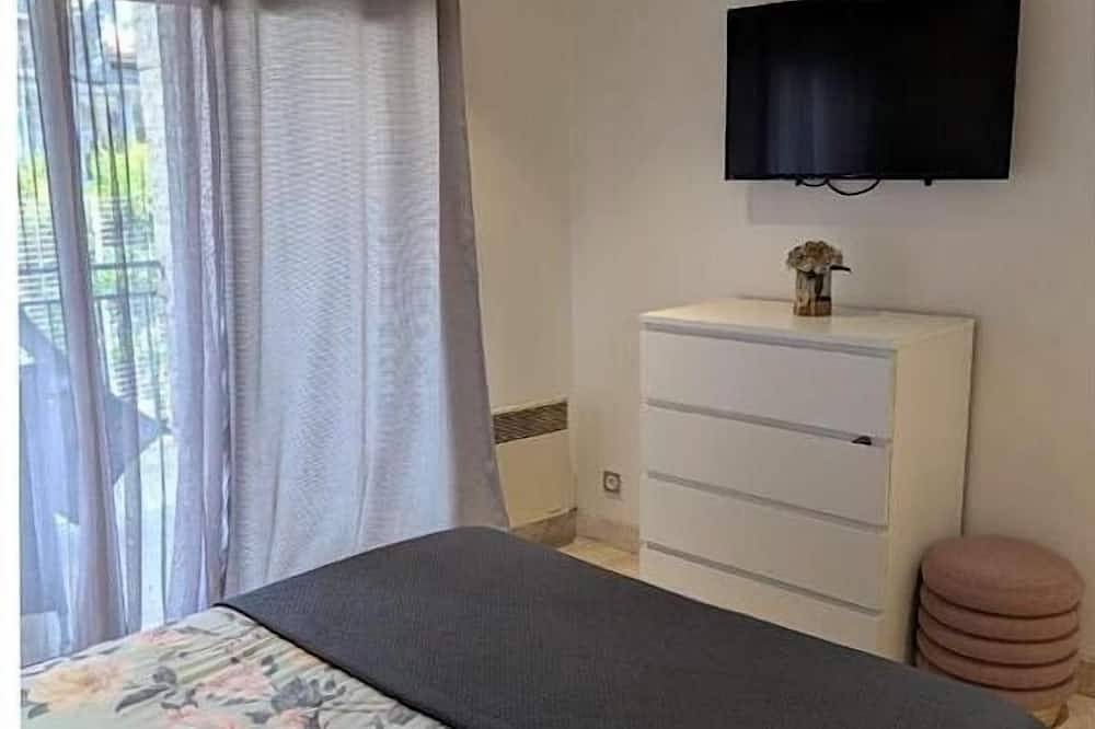 Entire apartment, Sublime 3-room apartment facing the Seine with a lovely terrace. in Alfortville, Val-de-Marne