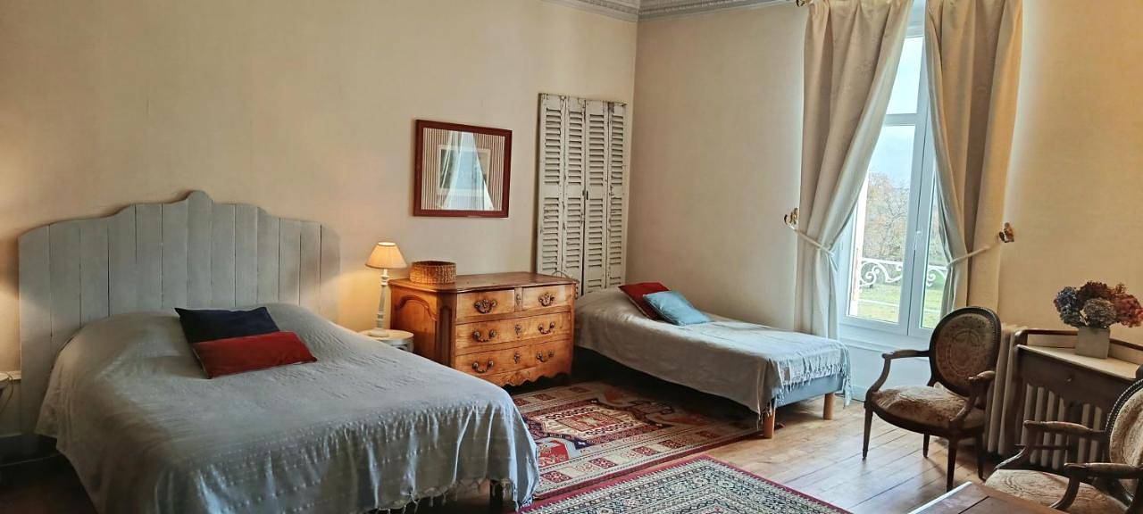 Triple Room with Private Bathroom in Bressuire, Deux-Sèvres