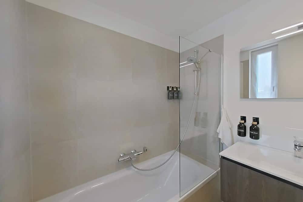 Geheel appartement, 2Br Nato & Eu Apartment  - Freeluggage Room in Schaarbeek, Vlaanderen
