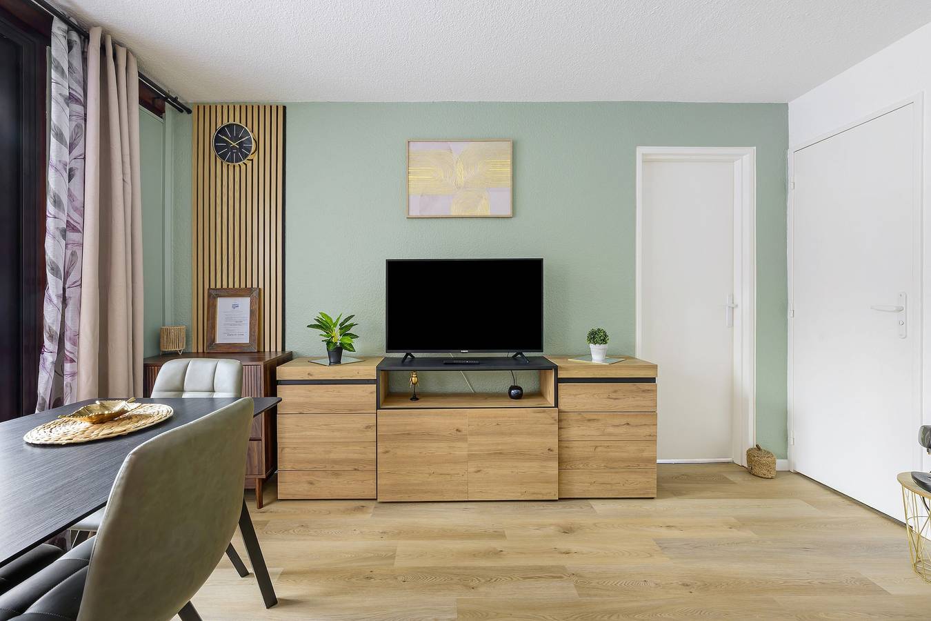 Entire apartment, Apartment 'Au Pied Des Pistes Le Corbier 73' with Mountain View, Private Terrace and Wi-Fi in Le Corbier, Villarembert