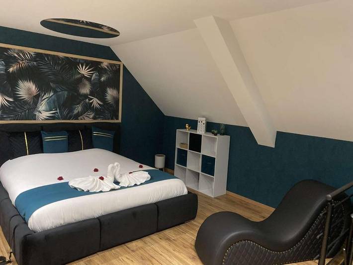 Hôtel pour 2 personnes, avec terrasse et sauna ainsi que jardin et jacuzzi dans Couterne