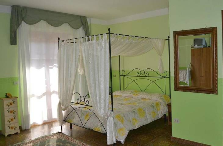 Casa vacanza per 6 persone, con balcone e panorama in Fondi