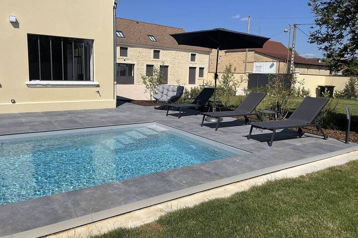Location de vacances pour 12 personnes, avec terrasse et piscine, animaux acceptés à Bligny-lès-Beaune