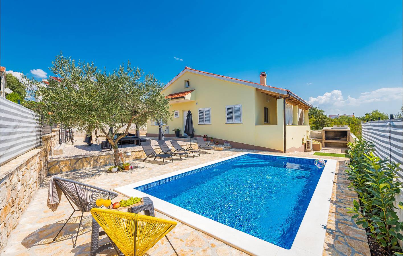 Ferienhaus für 6 Personen mit Terrasse in Bilice, Šibenik-Knin