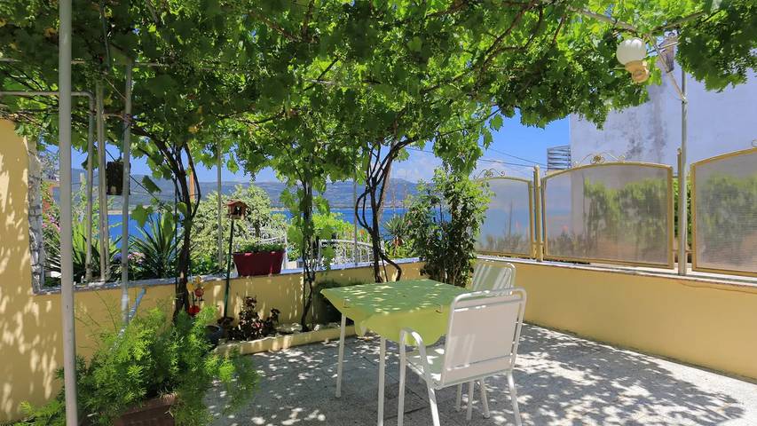 Apartament wakacyjny dla 6 osób, zwierzęta dozwolone w Arbanija