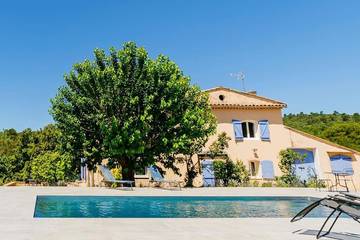 Chambre d’hôte pour 2 personnes, avec terrasse et jardin ainsi que piscine et vue à Barjols