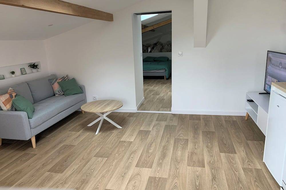Appartement entier, Charming 1-bedroom apartment in beautiful Roques with Wifi, Ac in Roques, Toulouse et ses environs
