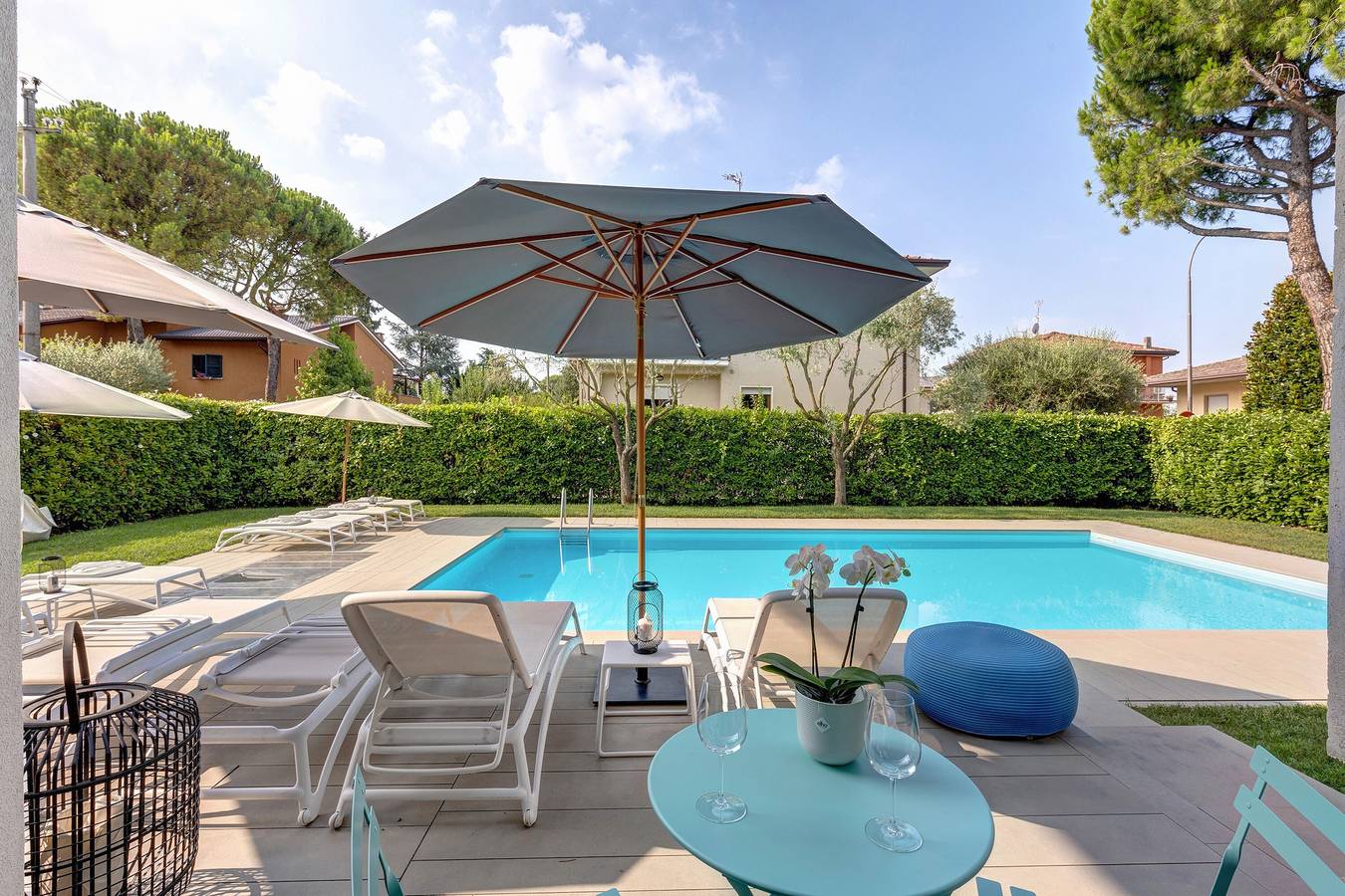 Entire apartment, Apartment 'Baseventuno 5 Honey Moon' with Shared Pool, Wi-Fi and Air Conditioning in Sirmione, Garda Mountains