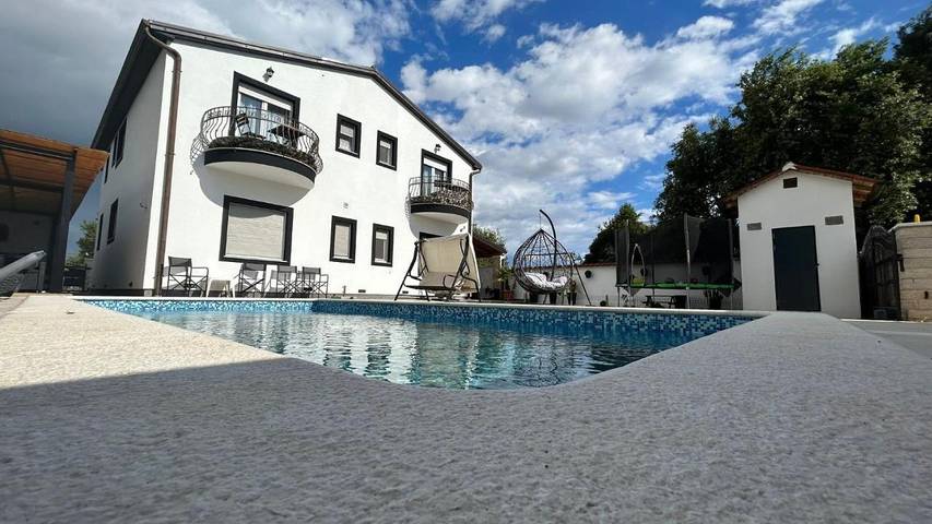 Maison d’hôte pour 2 personnes, avec Terrasse et Piscine à Pula