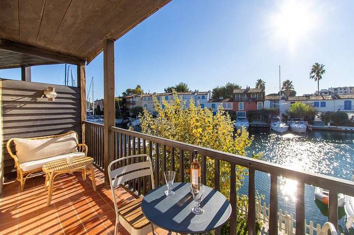 Apartment for 4 people, with balcony in Port Grimaud