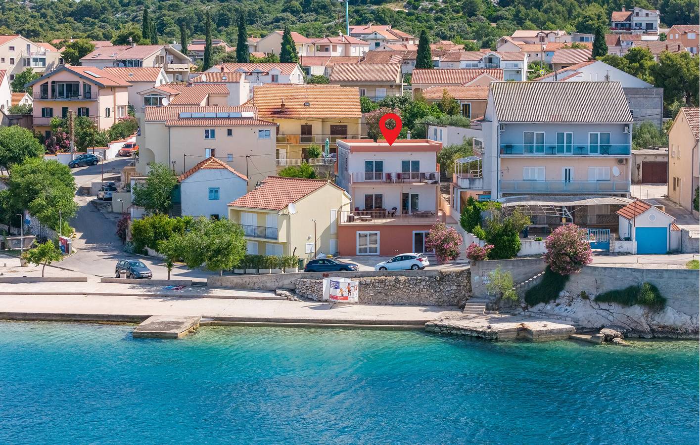 Ganze Ferienwohnung, Gemütliche Wohnung mit Terrasse, WLAN und Parkplatz, 1,5 km vom Strand entfernt in Brodarica, Šibenik-Knin