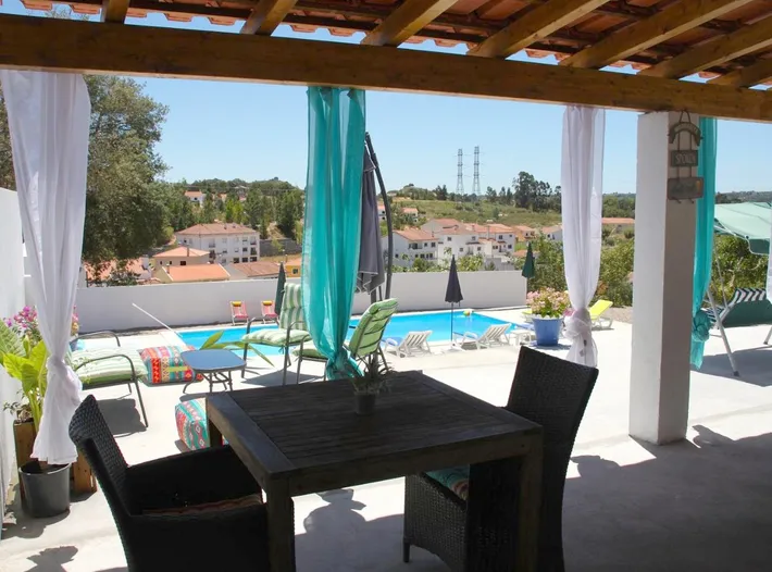 Alojamiento y desayuno para 2 personas, con jardín además de vistas y piscina - 1