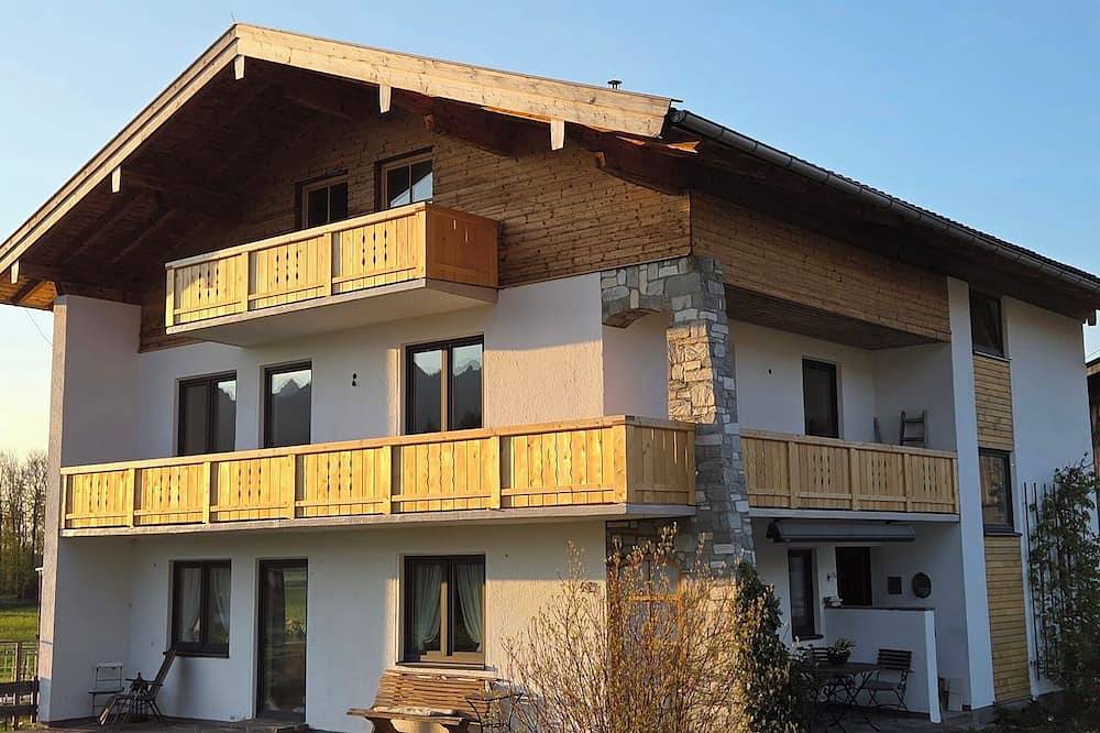 Ganze Wohnung, Ferienwohnung Lina, 80 m², 2-4 Personen, Wohnzimmer, Küche, 2 Schlafzimmer, Du/Wc, Balkon in Staudach-Egerndach, Chiemsee
