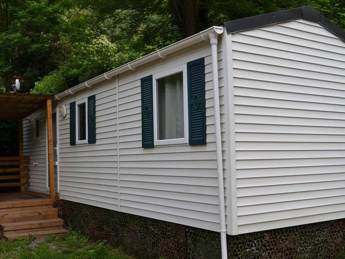 Camping Le Barutel - Mobilheim 6 personen - Mobilheim 3 Zimmer + überdachte Terrasse in Meyras, Parc naturel régional des Monts d'Ardèche