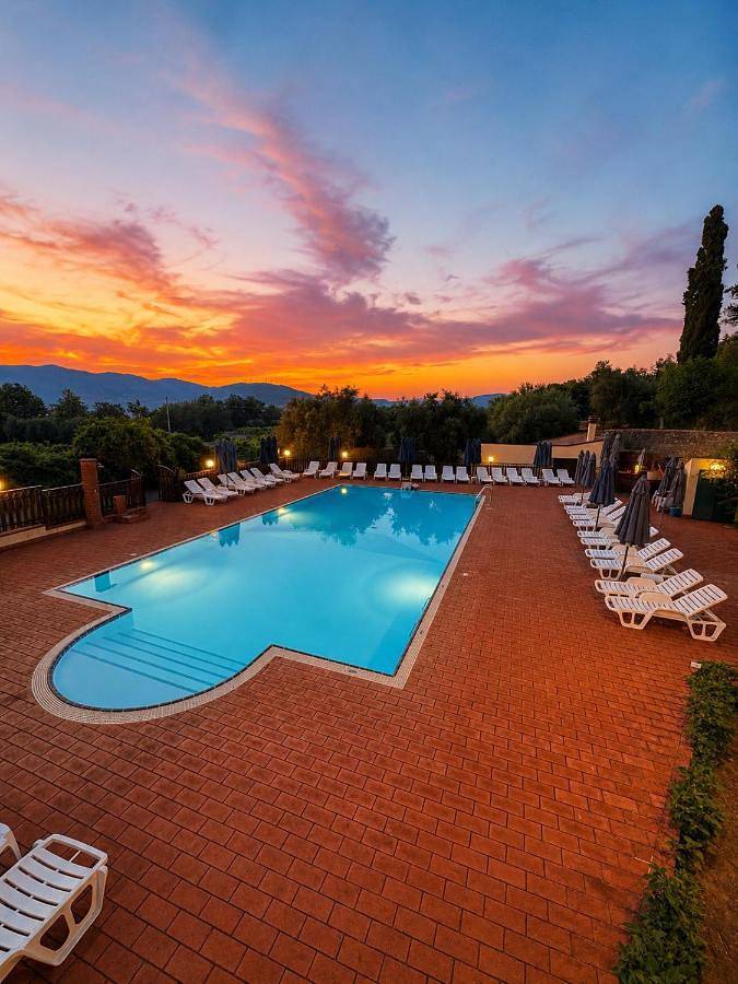 Location de vacances pour 2 personnes, avec Terrasse et Jardin ainsi que Piscine et Vue à Randazzo - 3
