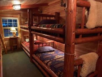 Cottage Rentals for 8 Guests in Rhododendron, Mount Hood, Picture 4