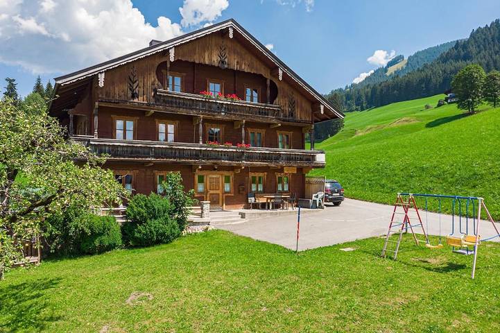 Chalet für 20 Personen, mit Balkon in Brixen im Thale