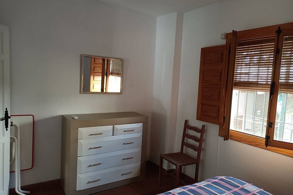 Apartamento entero, Apartamento 'Casa Pepa' con vistas a la montaña, terraza compartida y balcón in Bubión, Provincia de Granada