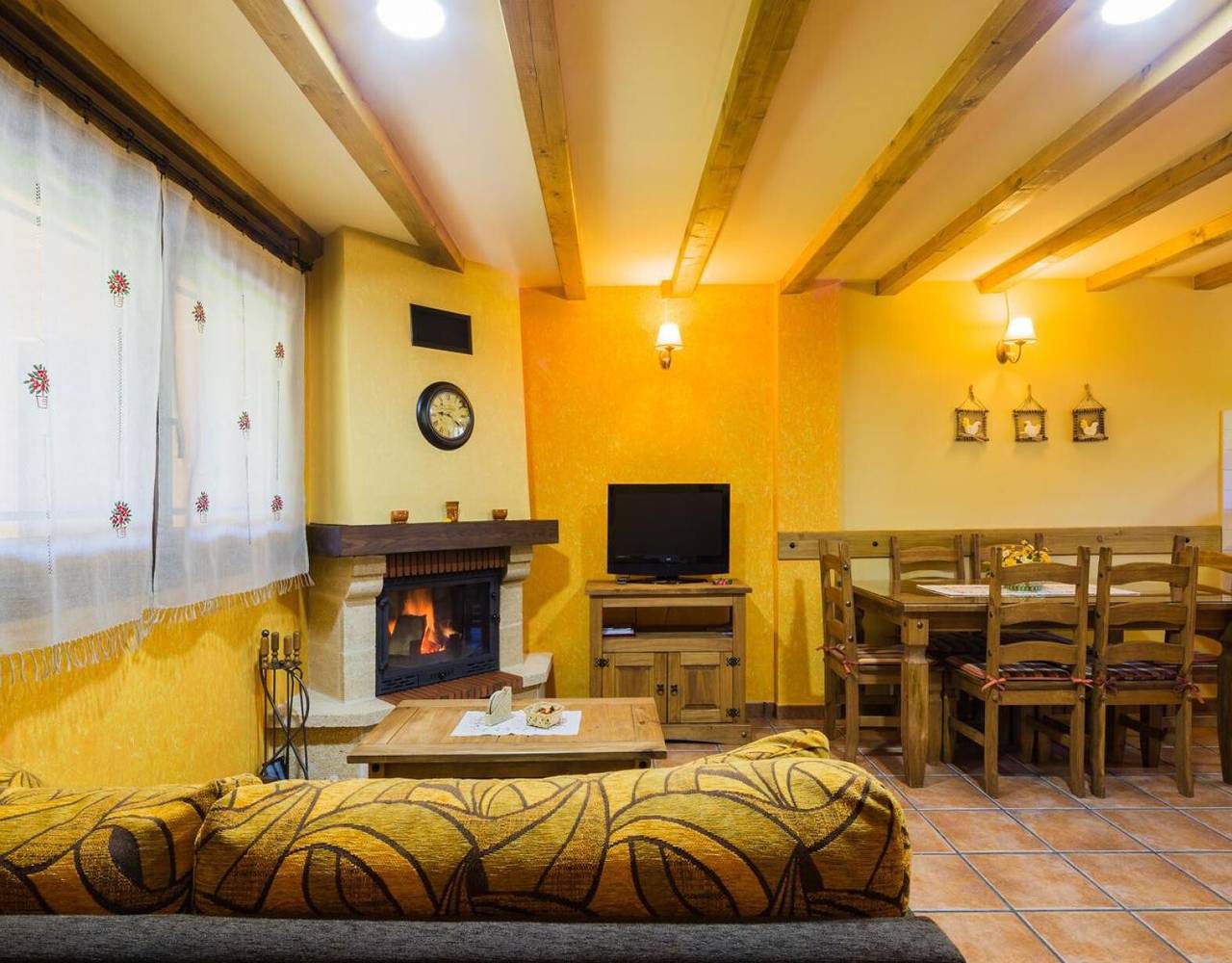 Casa Rural Devesa en Villablino, Valle de Laciana con piscina in Caboalles de Abajo, Villablino