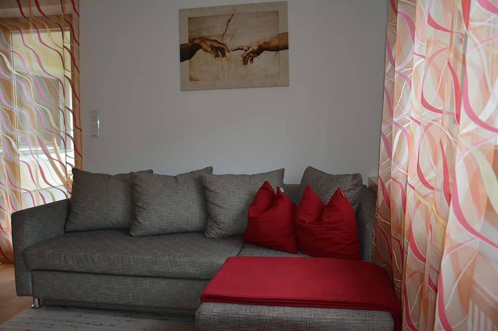 Entire apartment, Apartment with beautiful terrace to relax in Fügen, Ski-Optimal Hochzillertal
