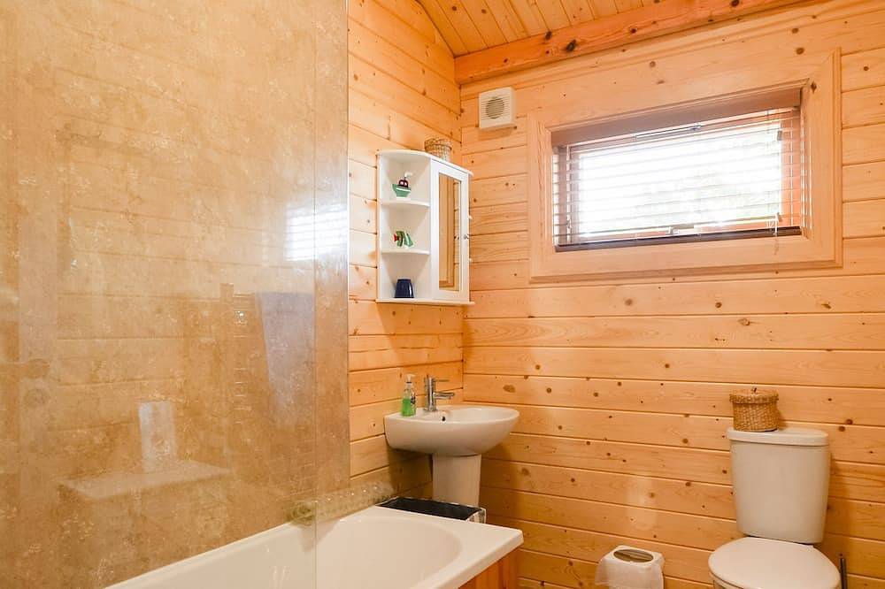 Shepherds Lodge - sleeps 6 guests  in 3 bedrooms in Northumberland