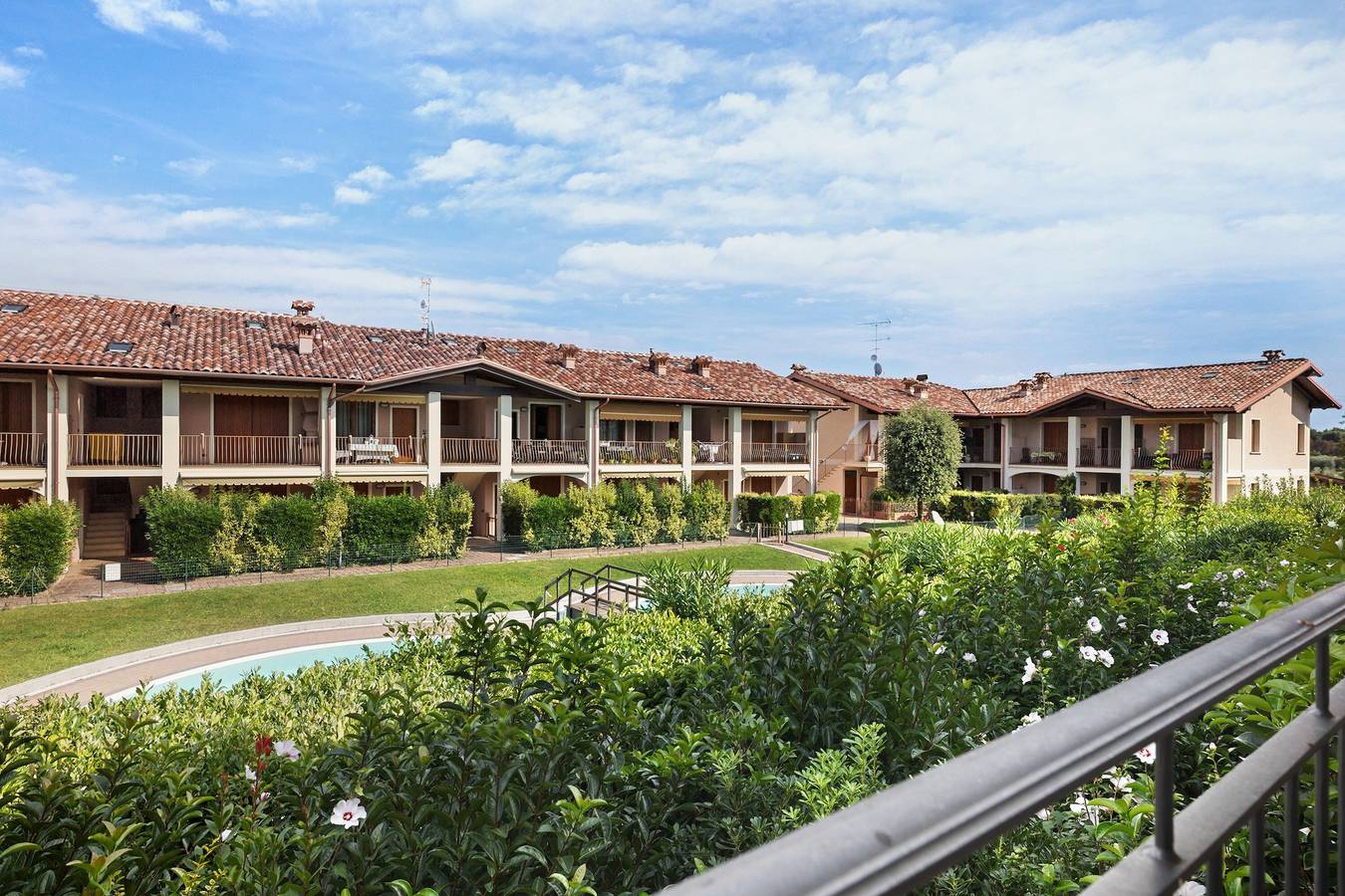 Ganze Wohnung, Apartment 'Castello A Raffa' mit Bergblick, Wlan und Klimaanlage in Puegnago sul Garda, Gardasee-Berge