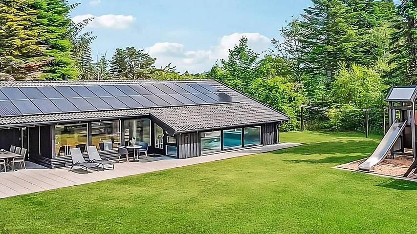 Ferienhaus für 9 Personen, mit Pool und Sauna sowie Whirlpool und Garten