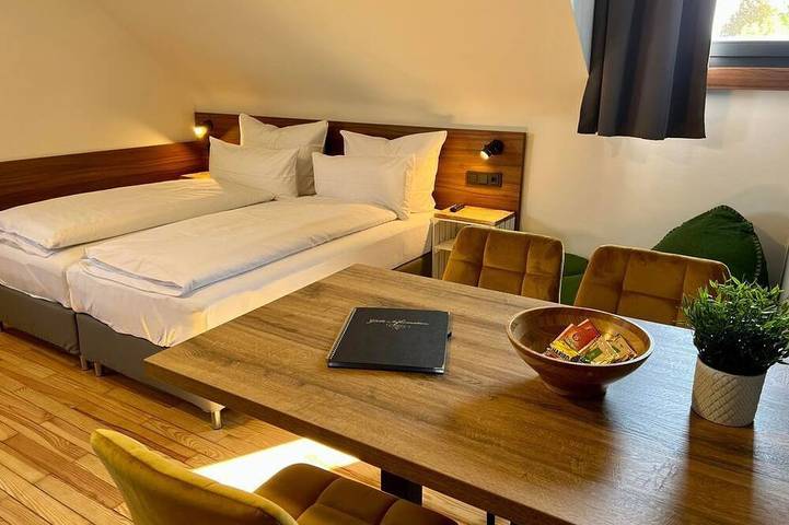Ganze Wohnung, Doppelzimmer - Junipro Hotel Schinderhannes in Weiskirchen, Saar-Nahe-Bergland