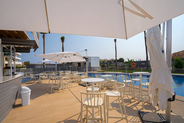 Gîte pour 4 personnes, avec terrasse ainsi que piscine et jacuzzi dans Playa Flamenca - 2