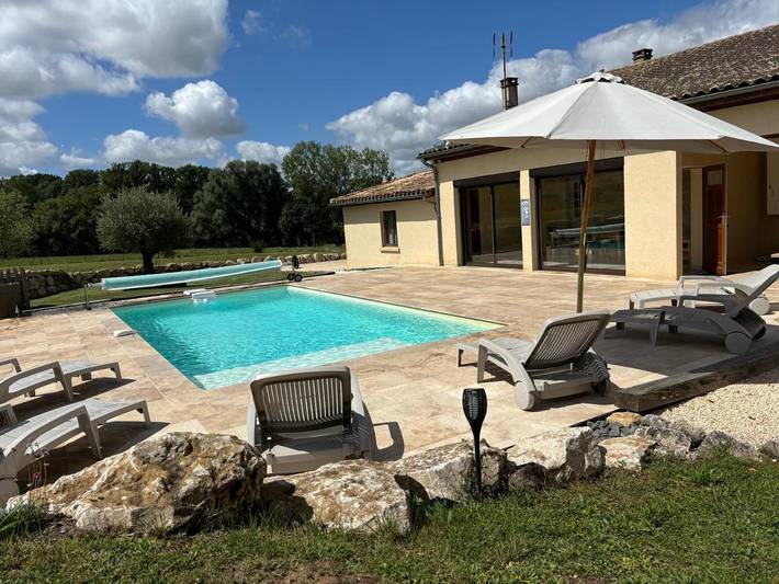Location de vacances pour 6 personnes, avec piscine et balcon ainsi que vue sur le lac et vue à Nojals-et-Clotte - 3