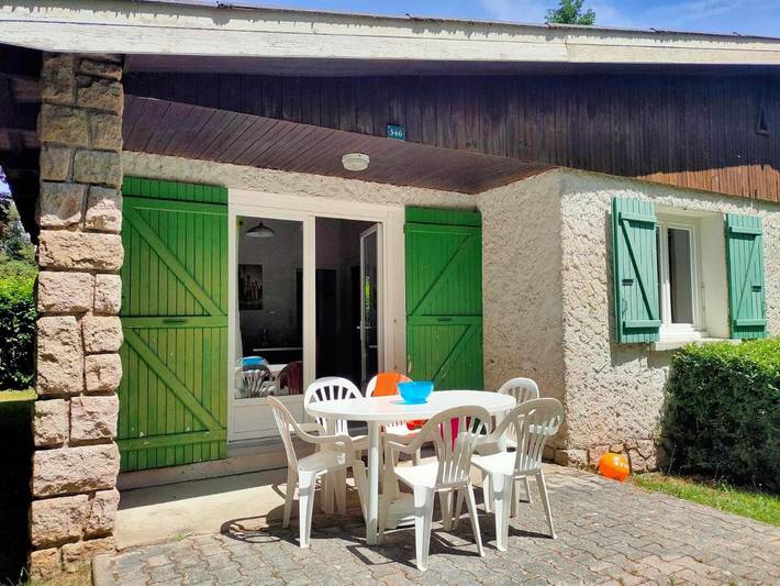 Parc de vacances pour 6 personnes, avec jardin et piscine en Auvergne - 3