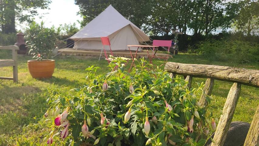 Gîte pour 2 personnes, avec vue et jardin à Le Ferré