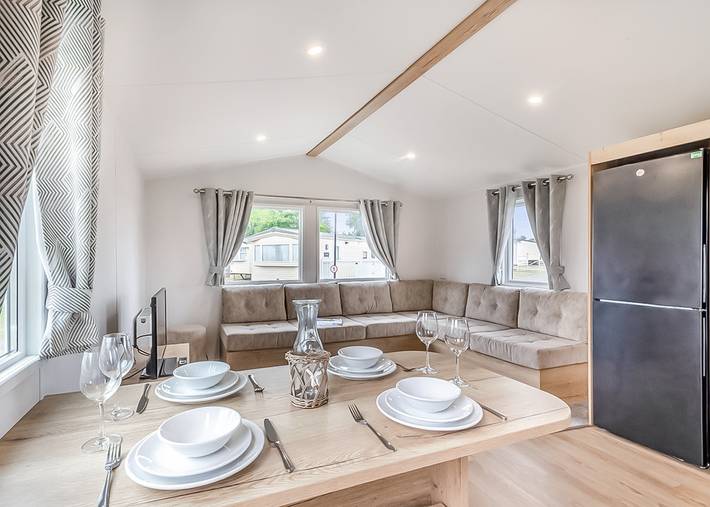 Caravan for 8 people in South-Wales