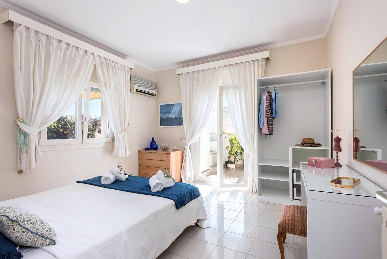 Villa Inva op Korfoe: moderne, milieuvriendelijke villa met zwembad en uitzicht in Kavos, Corfu