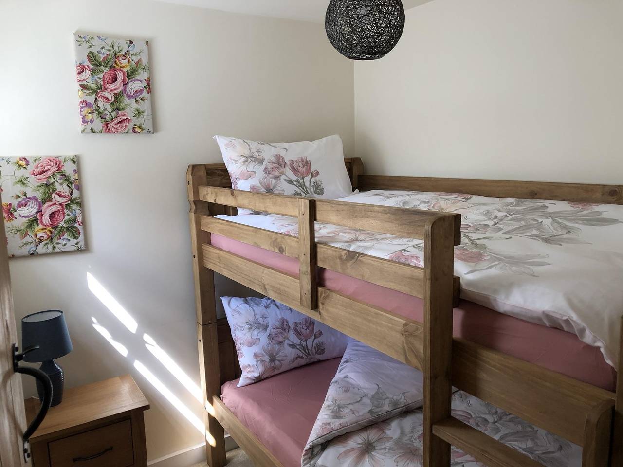 2 Bed Cottage - Sleeps 4 - Parking - Wifi in Bridgnorth, Shropshire