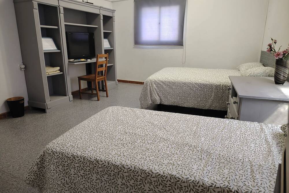 Semi-detached house with patio (near Circuito de Jerez) in Torre Melgarejo, Jerez de la Frontera