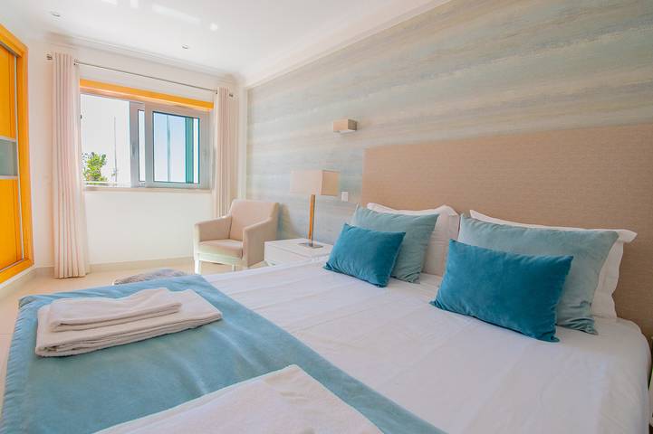 Ferienwohnung für 4 Personen, mit Pool und Balkon in Lagoa - 2