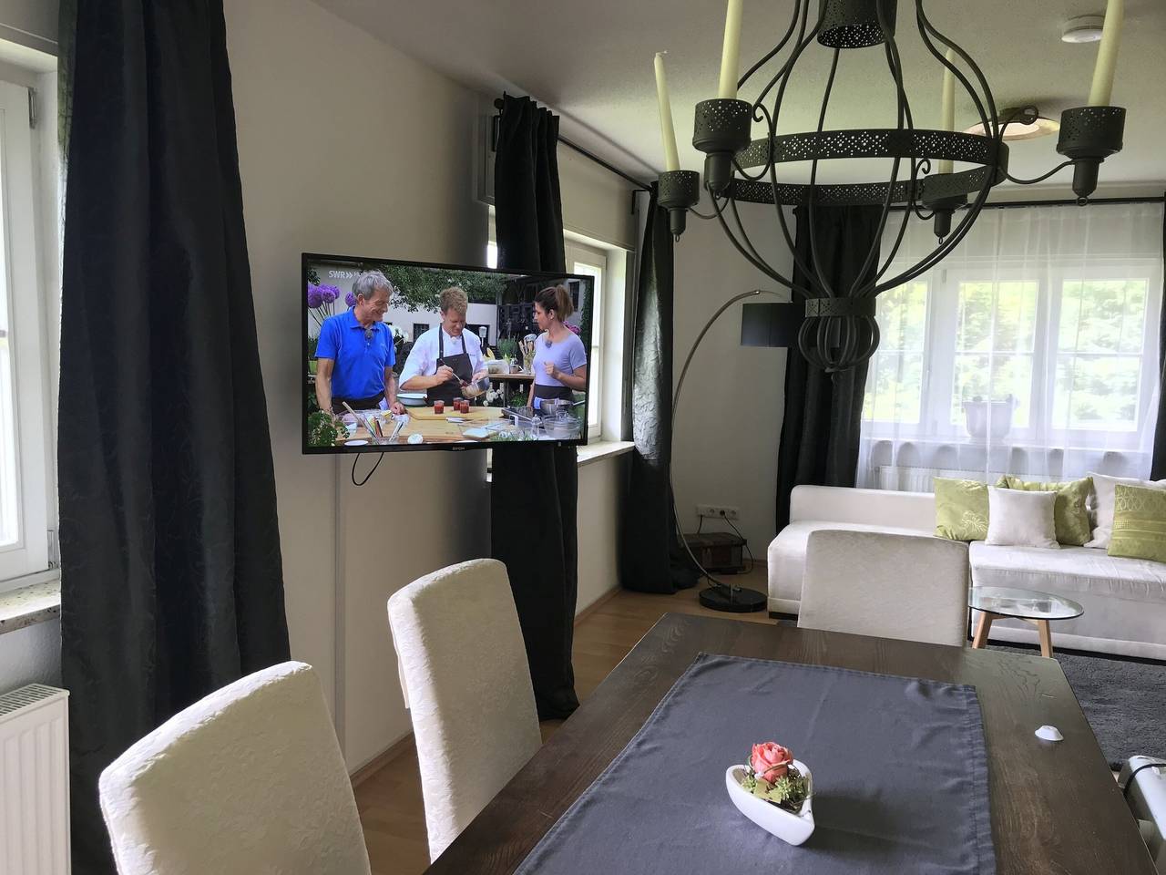 Ganze Wohnung, Ferienwohnung Hesselbach" mit privater Terrasse, Gemeinschaftsgarten und Wi-Fi in Oberkirch, Mittlerer Schwarzwald