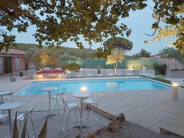 Chambre d’hôte pour 2 personnes, avec terrasse ainsi que jardin et piscine à Draguignan