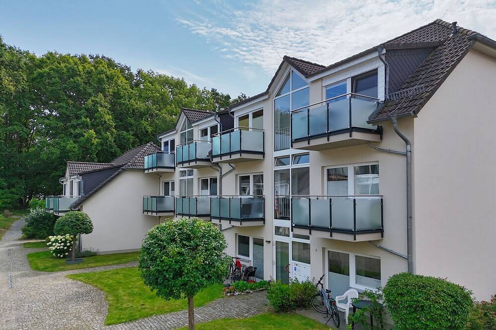 Ganze Wohnung, Nur 100 m zum Strand, Fewo mit Balkon und eigener Sauna - App. Eldena Fewo 09 in Lobbe, Mönchgut