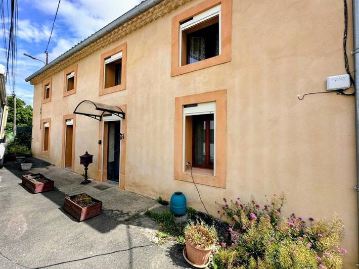 Location de vacances pour 27 personnes, avec vue ainsi que jardin et piscine, adapté aux familles à Antugnac - 2