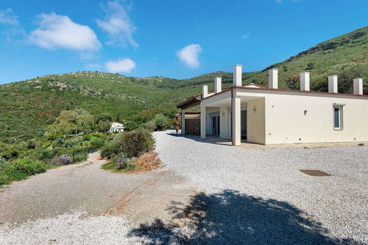 Ganze Wohnung, Casa „Adriana Trilocale“ mit Meerblick und Wlan in Lacona, Capoliveri