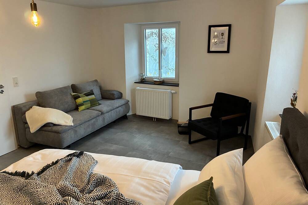 Geheel appartement, Apartment - ground floor apartment, 70 qm², new kitchen, terrace, parking lot, modern, up to 4 pers in Piesport, Bernkastel-Kues en Omgeving