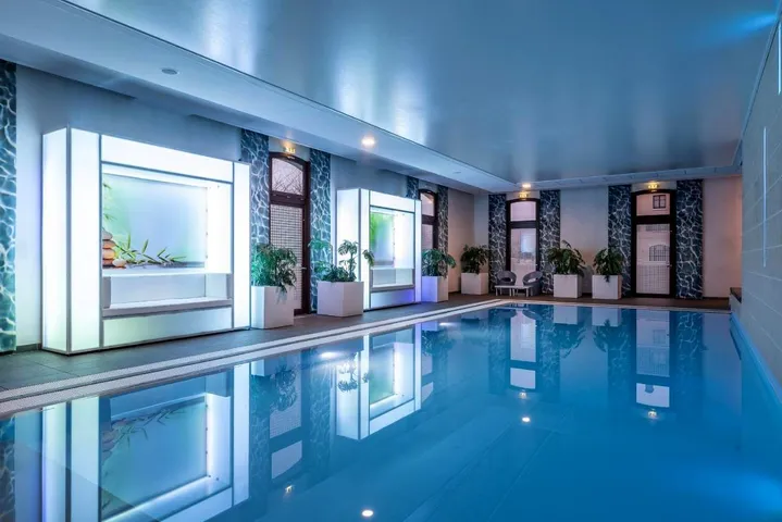 Hotel para 4 personas, con sauna además de jardín y piscina - 1